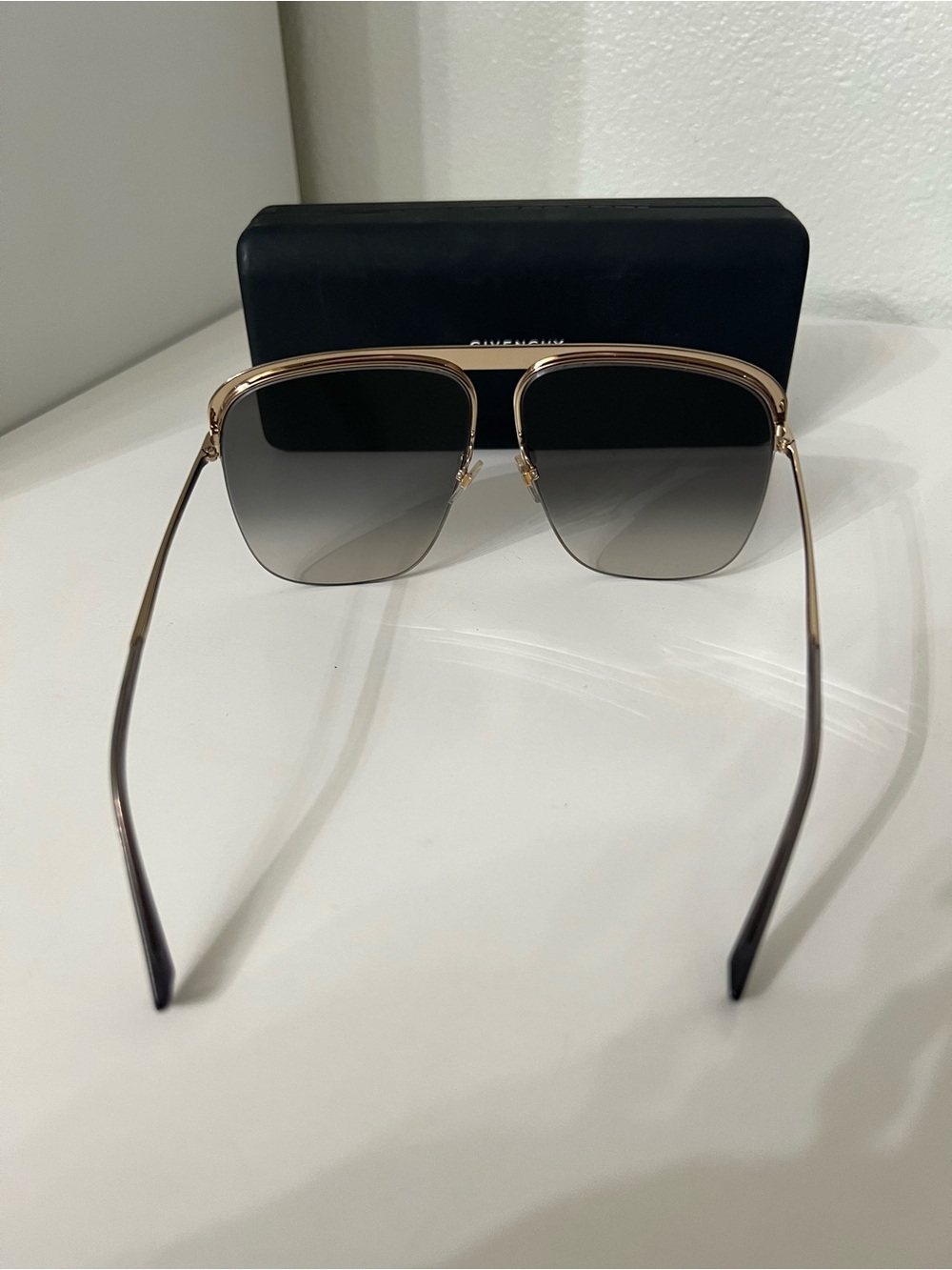 Givenchy oversized Authentic sunglasses with Gray Gradient Lenses. - Picture 6 of 12